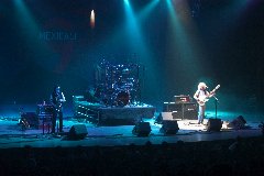 Band in blue